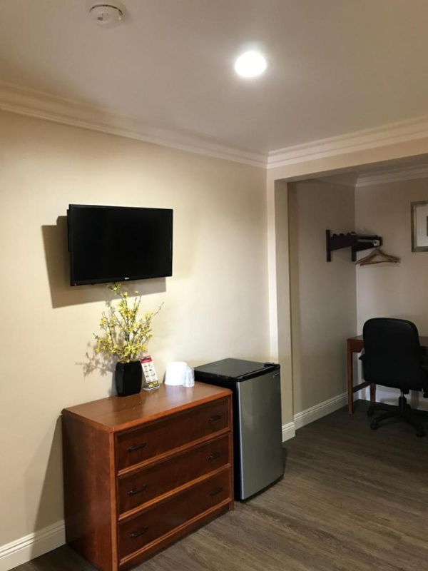 Fullerton Lodge image 11