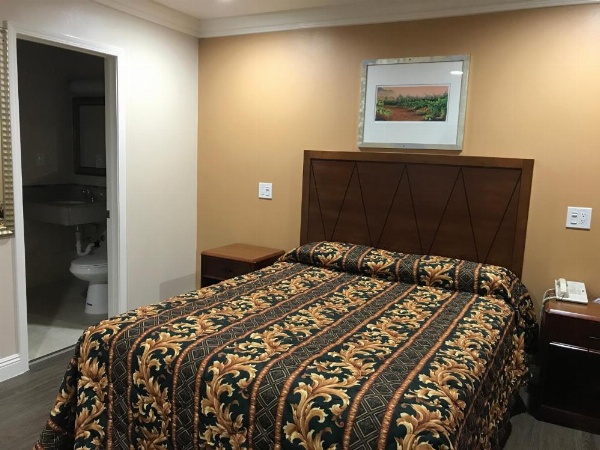 Fullerton Lodge image 9